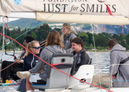 La championne de voile Shirley Robertson (à gauche) est venue donner des conseils à nos jeunes skippers sans limite dans le cadre du Bol d'Or Mirabaud 2022